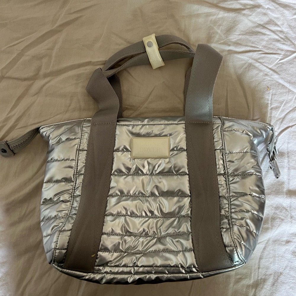 Dagne Dover xs landon carry